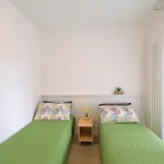 Moderno Trilocale Con Doppi Servizi Piazza Marconi