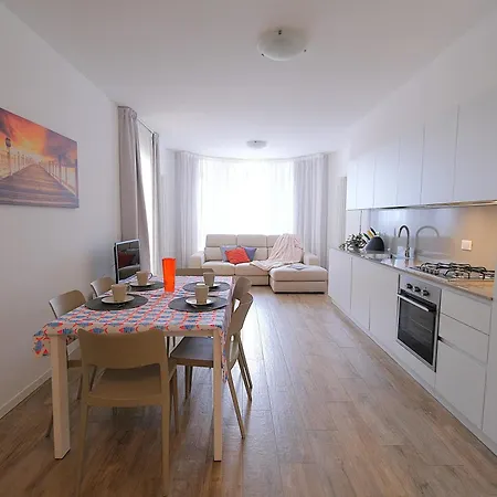 Moderno Trilocale Con Doppi Servizi Piazza Marconi *