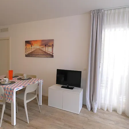 Moderno Trilocale Con Doppi Servizi Piazza Marconi Lägenhet