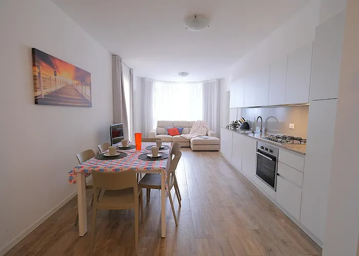 Moderno Trilocale Con Doppi Servizi Piazza Marconi *