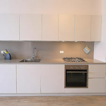 Appartamento Moderno Trilocale Con Doppi Servizi Piazza Marconi